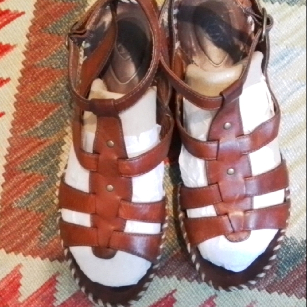 Ariat Women's Tan and Cream Sandals